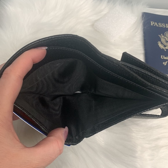 ❌SOLD❌Authentic Gucci European compact style wallet - Picture 13 of 17